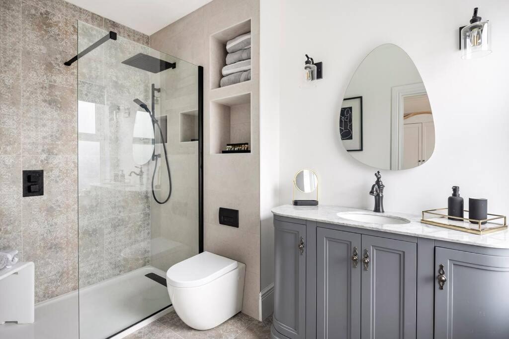 Beautiful Spacious Newly Renovated *