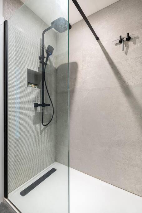Beautiful Spacious Newly Renovated *