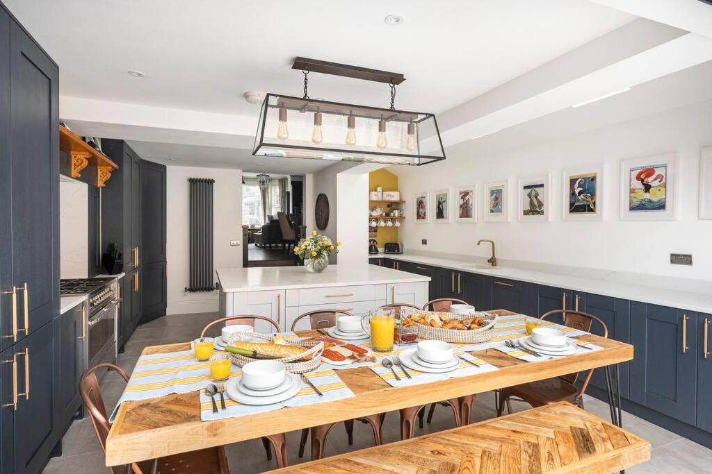 Holiday home Beautiful Spacious Newly Renovated *