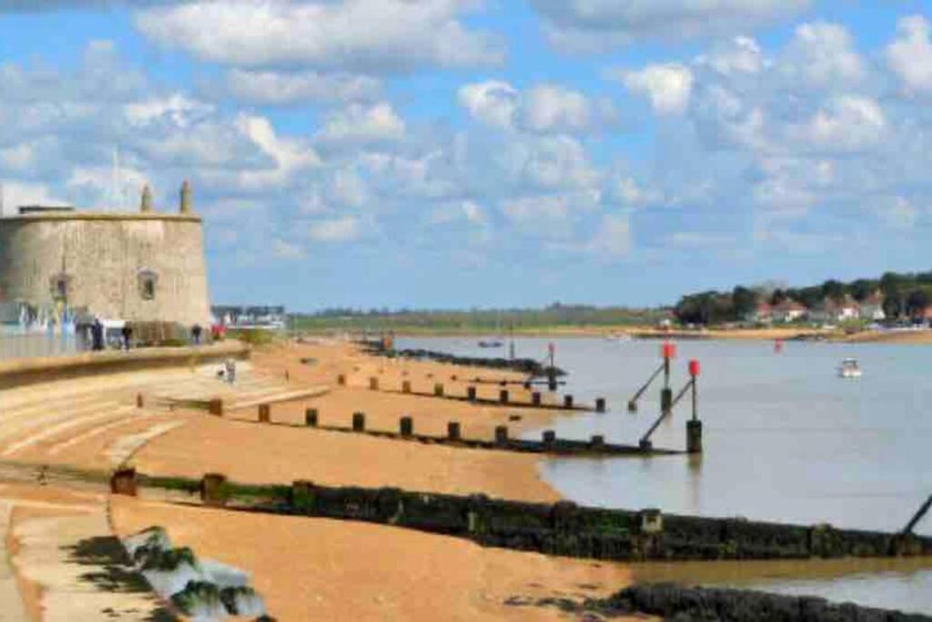 Beautiful Spacious Newly Renovated Holiday home Felixstowe