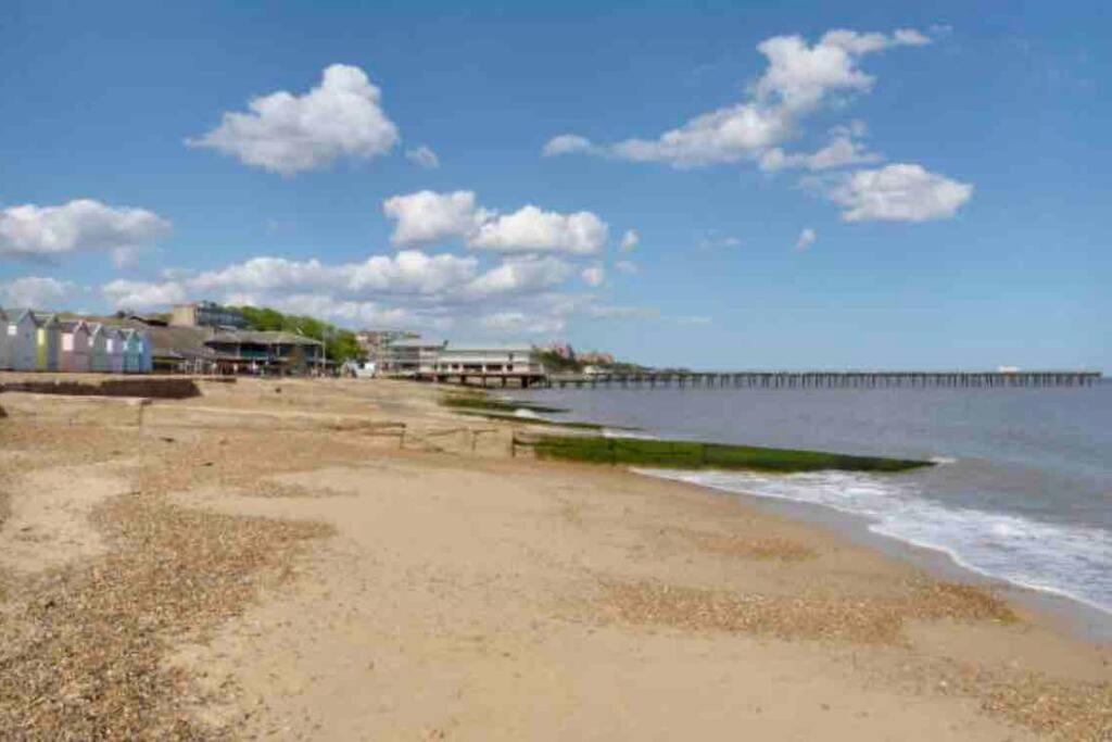 Beautiful Spacious Newly Renovated Felixstowe