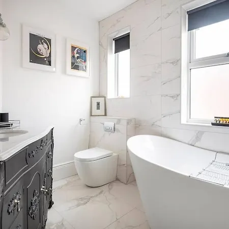 Beautiful Spacious Beach Home Newly Renovated Филикстоу Экстерьер фото